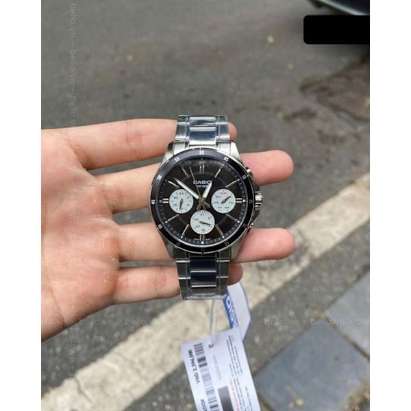 Casio - Sort baggrund med 3 hvide urskiver - Vandtæt 50 m & helt i rustfrit stål