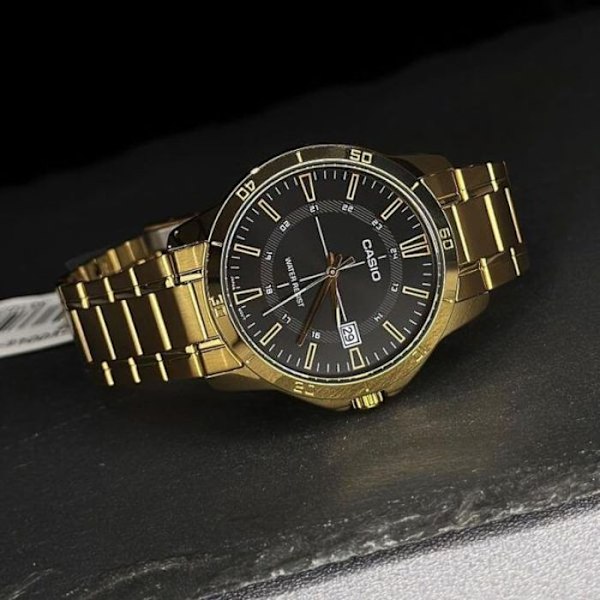 Casio – Vattentät upp till 50 meter – Gyllene svart urtavla – Helt rostfritt stål – MTP-VD01G-1CV