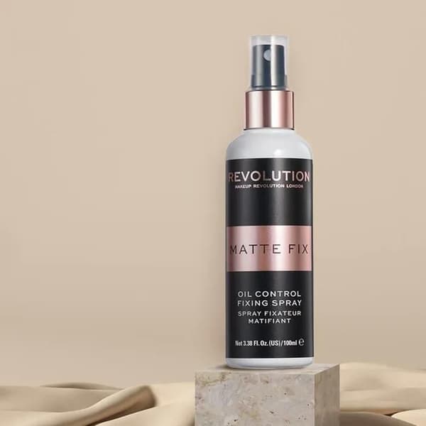 Revolution Pro Fix Oil Control Fixing Spray TRANSPARENT