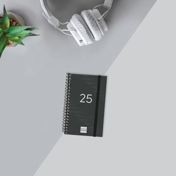 Agenda - FINOCAM - 2025 - Vaaka viikkonäkymä - Pehmeä kansi - Musta Svart