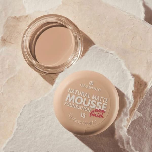 Mat mousse foundation 13 - Essence - Natural Matte Beige