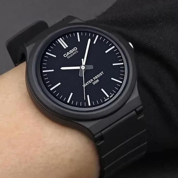Montre - Casio - MW-240-1E - Musta - Hartsituote - Vedenpitävyys 3 Atm Svart