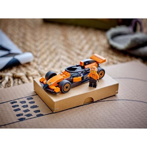 LEGO City 60442 McLaren racingbil med F1-förare - leksak för pojkar från 6 år och uppåt Svart, Orange