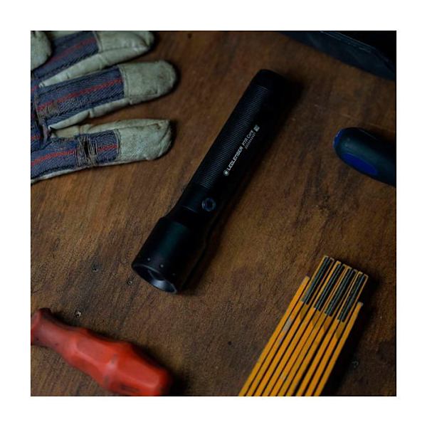 P7R Core Torch - Led Lenser - Uppladdningsbar och vattentät IP68 Torch - 1400 lm - 300m - 90h