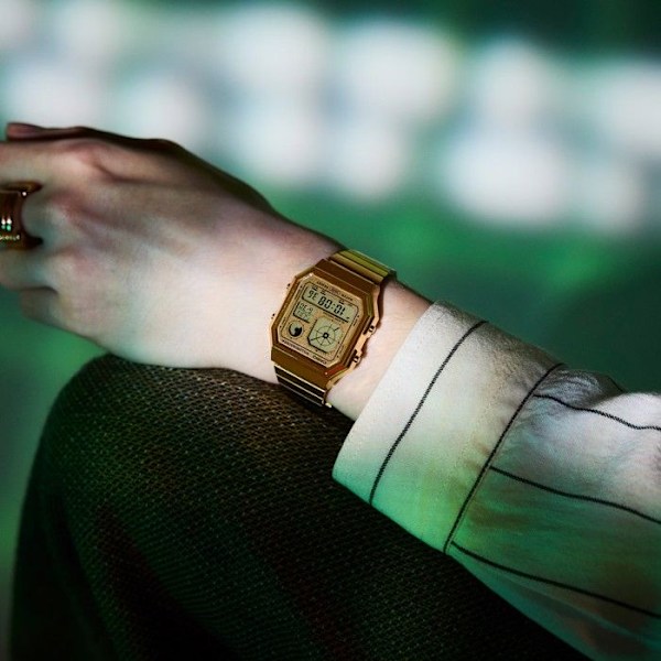 Klocka - Casio - A130WEG-9AEF - Guldpläterat rostfritt stål - Vattentålig 3 bar - Digital gyllene