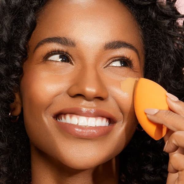 Makeupsvamp - Real Techniques - Miracle base - Revolutionerende skum - Glat finish - Latexfri