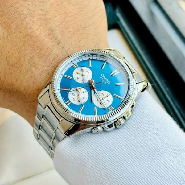 Casio Ur til mænd, turkis skive med dato. Rustfrit stål