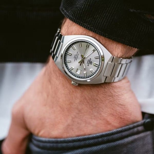 Klocka - Casio - EFB-109D-7AVEF - Rostfritt stål - Vattentålig 10 bar - 38 mm Pengar
