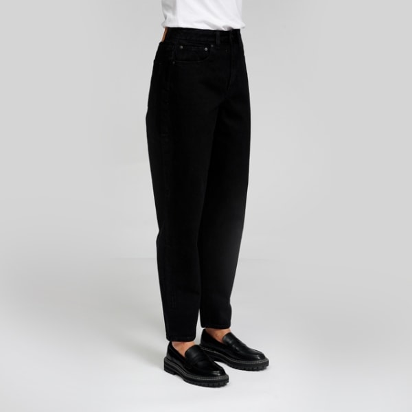 Performance Mom Jeans Svart 25/32