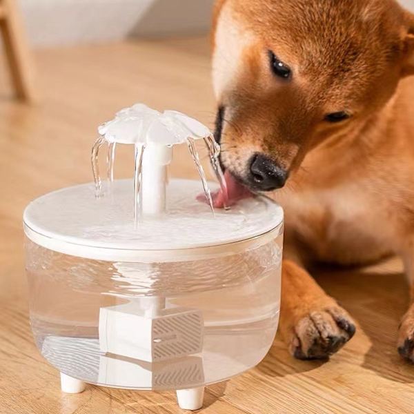 Automatisk cirkulerande vattenfontän för katter, intelligent vattenautomat för husdjur, rinnande vatten för kattungar, vit PET-kåpa PET white cap trumpet