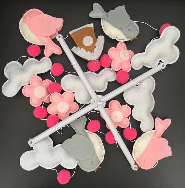 Rosa til babyseng, rosa hengende dekorasjon til babyrom, vugge til jenteromdekor