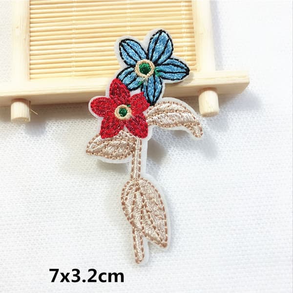 11 stk - Brodert lapp i form av retroblomster, Boho Rose