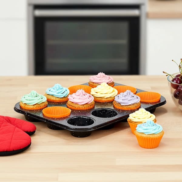 Muffinsplåt i kolstål med non-stick-beläggning och silikonformar