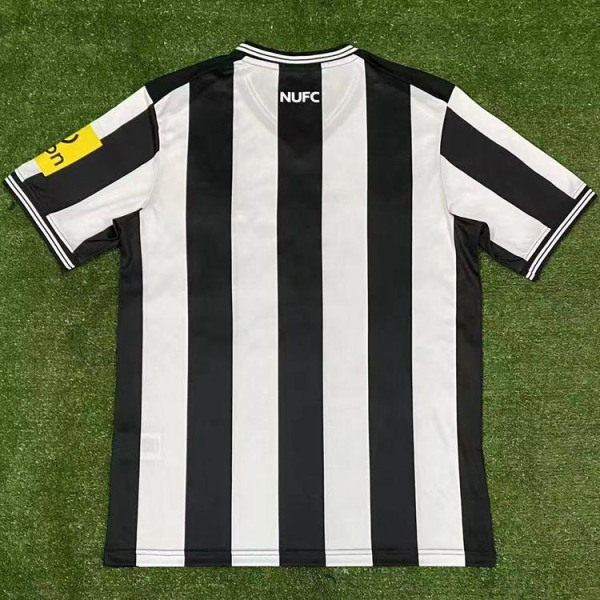 Newcastle United hemmatröja kortärmad fotbollströja S (160CM-170CM)