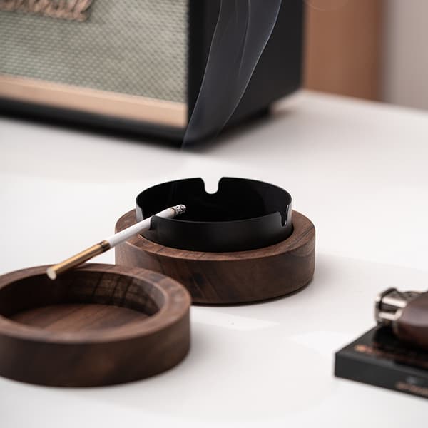 1 Black Luxury Walnut Wood Ashtray with Closed Lid -FX-