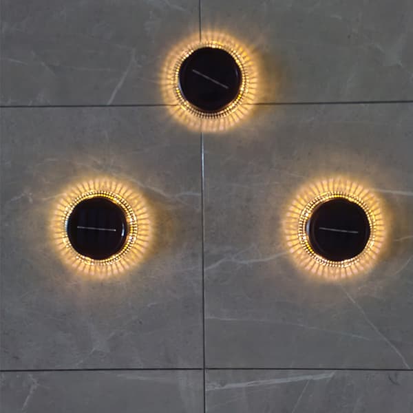 Solcellelampe utendørs, solcellelampe for hage 8 LED 360° solcellemarklampe