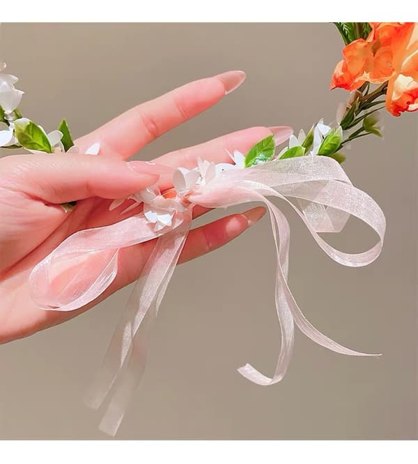 Justerbar blomsterkrans i silke, ca 17-18 cm, hvit White