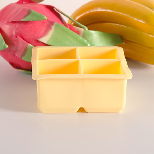 Silicone Ice Molds Large Ice Cube Trays, Large Ice Cube Molds with Removable Lids, BPA Free and Easy Release and Stackable (pieces)