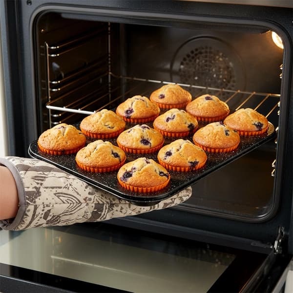 Muffinsplåt i kolstål med non-stick-beläggning och silikonformar