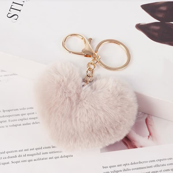1 stk nøglering fluffy hjerte pom til bil taske charm (tilfældig farve)