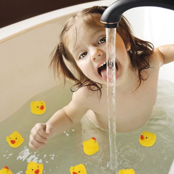 50 kumista kylpylelua lapsille, kelluu ja vinkuu, minikeltaisia