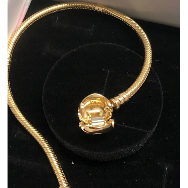 Armbånd med hjerteformet lås med Pandora Signatur 18