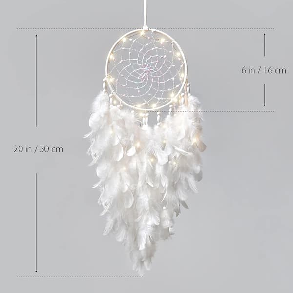 Boho drømmefanger med LED-lys og fjer til børneværelset