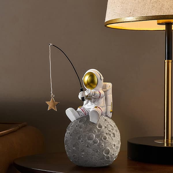 Astronautfigur Skulptur Rommann Statue Skrivebordstilbehør Barn Gutter Soveromsdekor Astronauttema Dekorasjon Pynt