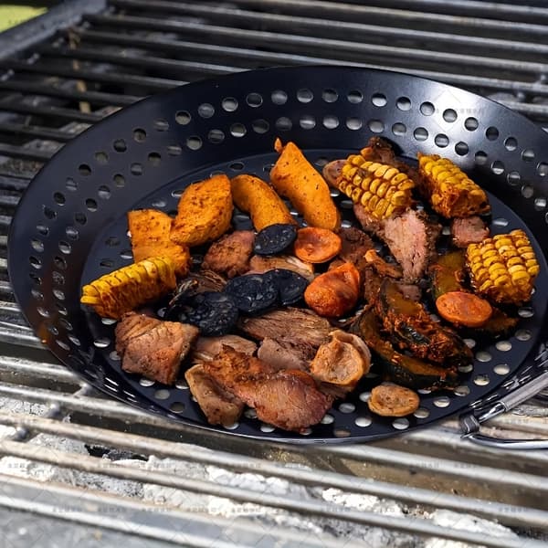 Outdoor BBQ Foldable Handle Flat Round Grill Pan Non-Stick Hollow Grill Pan BBQ Accessories