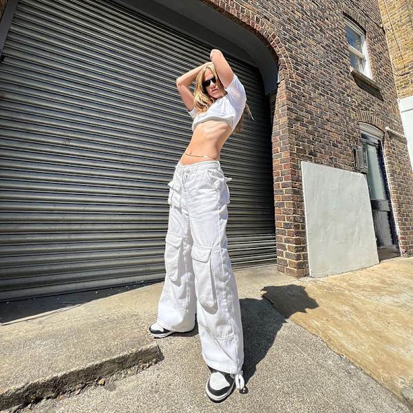 Dame mid-længde glat hår off-white harajuku lys blo