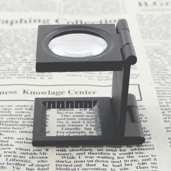 High-Performance 10X Folding Magnifier with Scale, LED Light, and Battery for Enhanced Viewing Experience