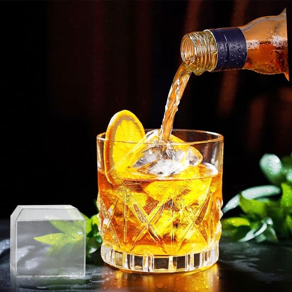 Silicone Ice Molds Large Ice Cube Trays, Large Ice Cube Molds with Removable Lids, BPA Free and Easy Release and Stackable (pieces)