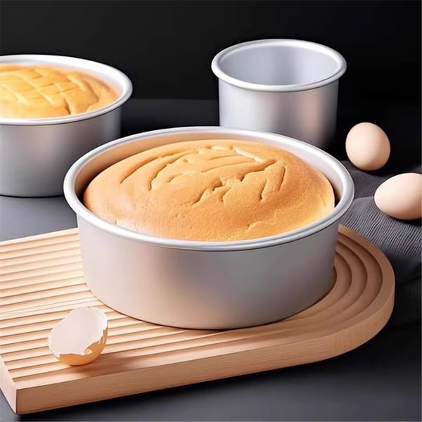 Wilton Aluminium Round Cake Pan Set, 4 Pieces for Layer Cakes, Even Heating, Rust-Resistant