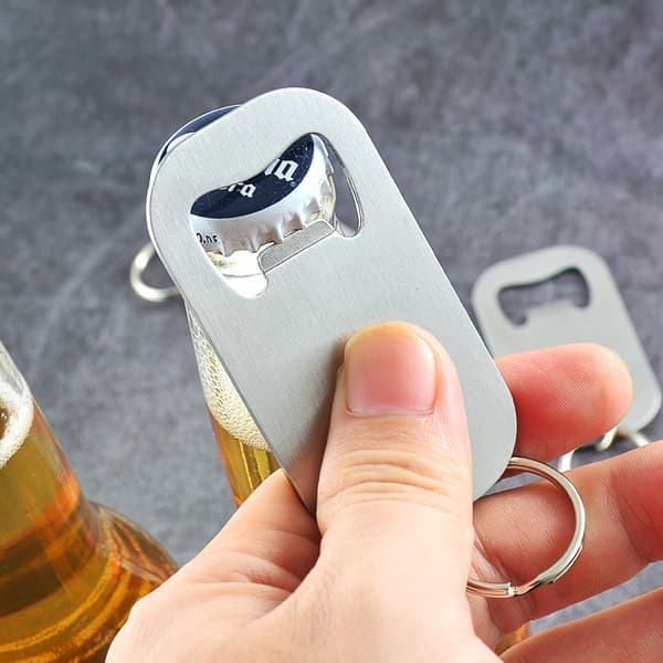 2 deler flat flaskeåpner i rustfritt stål, nøkkelring, robust og holdbar å sende til venner, lett og enkel å bære,