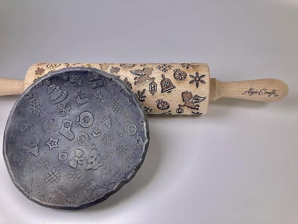 Christmas Gifts Embossing Rolling Pin. Laser Engraved Dough Roller With Christmas Pattern, Wine