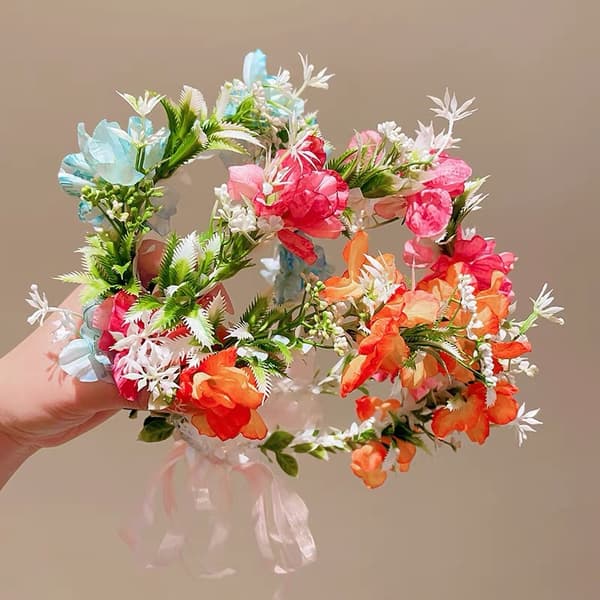 Justerbar blomsterkrans i silke, ca 17-18 cm, hvit White