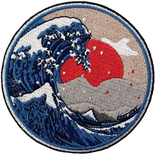 Broderet patch i form af den store bølge ud for Kanagawa, A