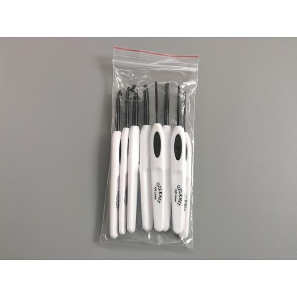N140 - Set med 8 st. snygga ergonomiska virknålar Svart / Vit