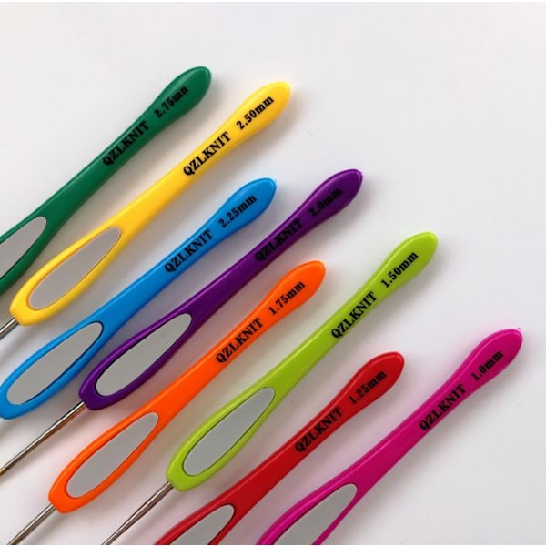 N144 - Set med 10 st. ergonomiska virknålar multifärg one size