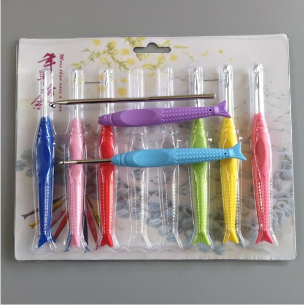 N132 - Set med 8 st. ergonomiska virknålar multifärg one size
