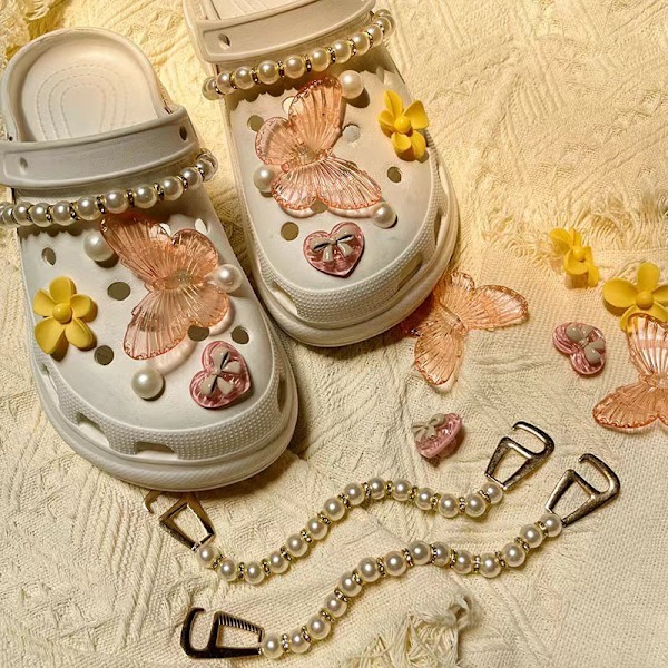 14 stycken 3D fjärils clog-sandaler ornament, skocharm, söta