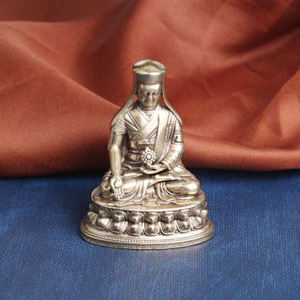 Tibetanska mässingsstatyer av Sakya Buddhas fem förfäder, eller