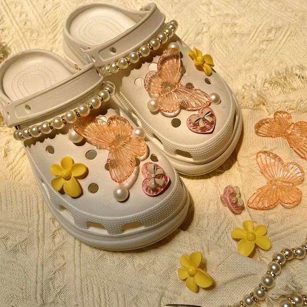 14 stycken 3D fjärils clog-sandaler ornament, skocharm, söta