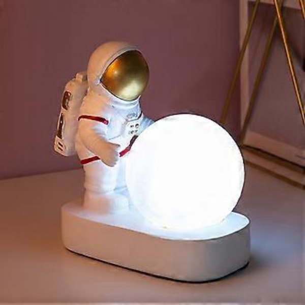 Ny Astronaut Rymdman LED Nattlampa för Pojkrum Sängbord Robust Resin Månlampa (silver)