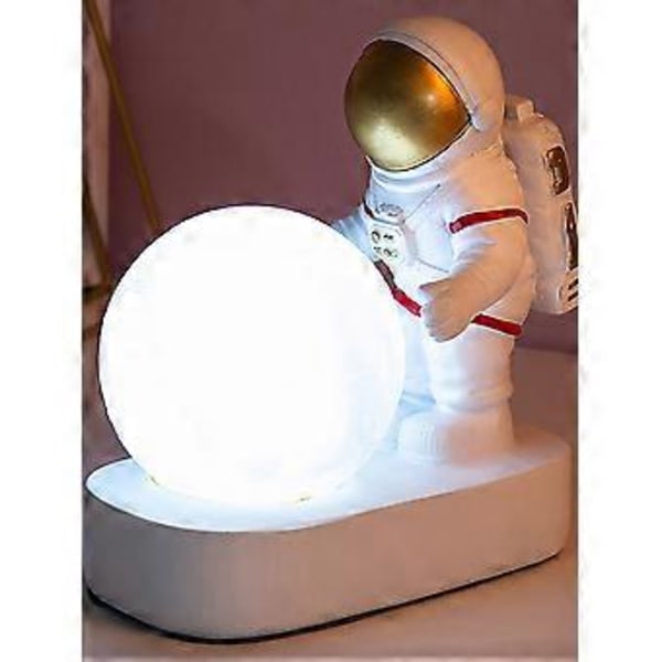 Ny Astronaut Rymdman LED Nattlampa för Pojkrum Sängbord Robust Resin Månlampa (silver)