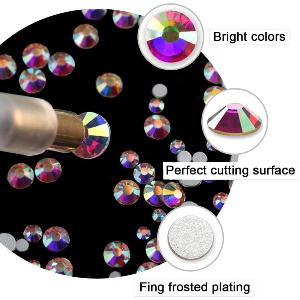 En uppsättning med 120 glasrhinestones i olika former, används för naglar
