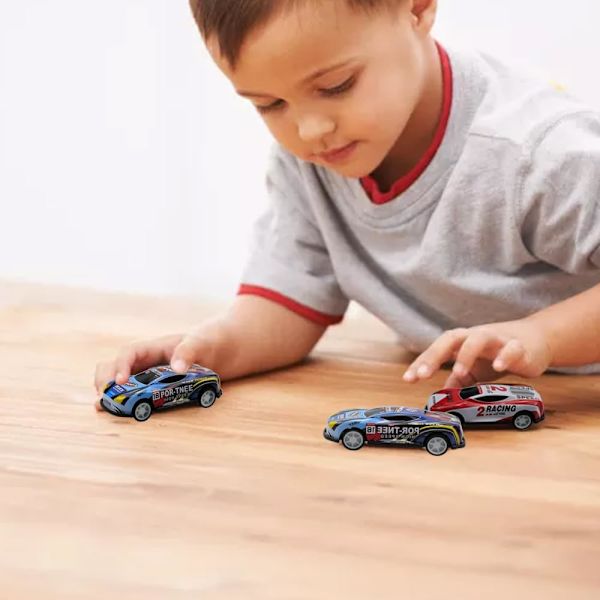 (Tilfeldig farge) 16 stk. Liten lekebil Metall Stuntbil Hoppbil Lekebil Stunt Mini Racingbiler Bring