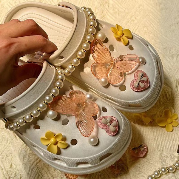 14 stycken 3D fjärils clog-sandaler ornament, skocharm, söta