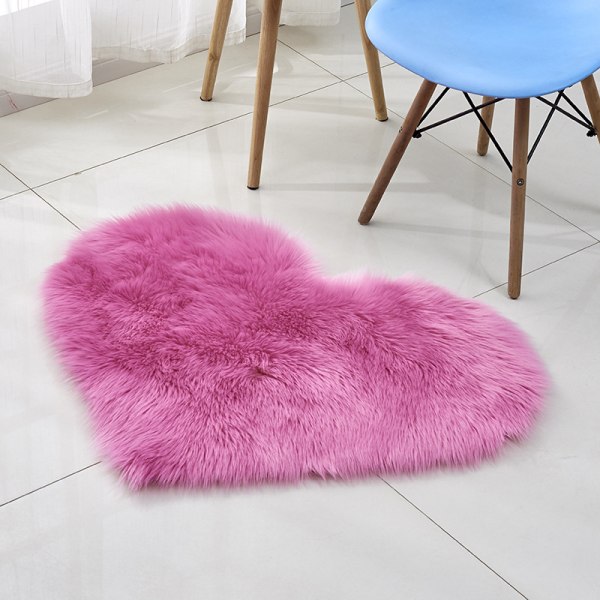 Heart-shaped artificial fur rug made of soft synthetic wool for l