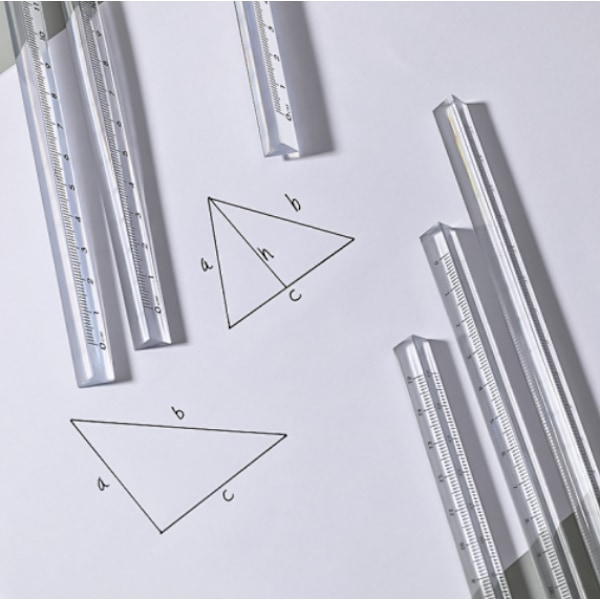 Enkel og transparent trekantet lineal, elevstil tegning en